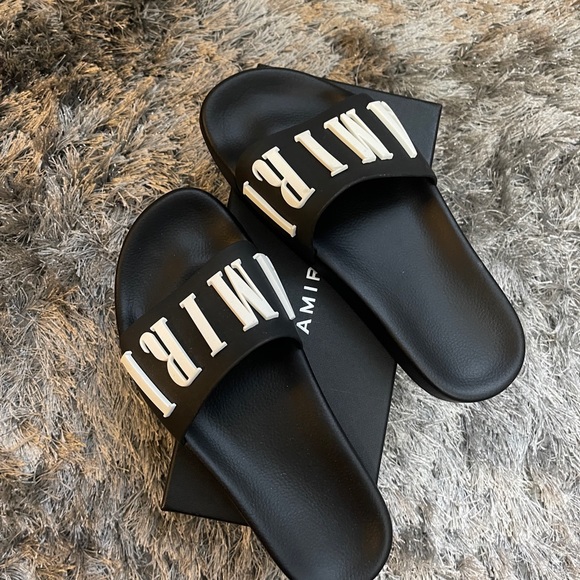 Amiri slides - Picture 4 of 5